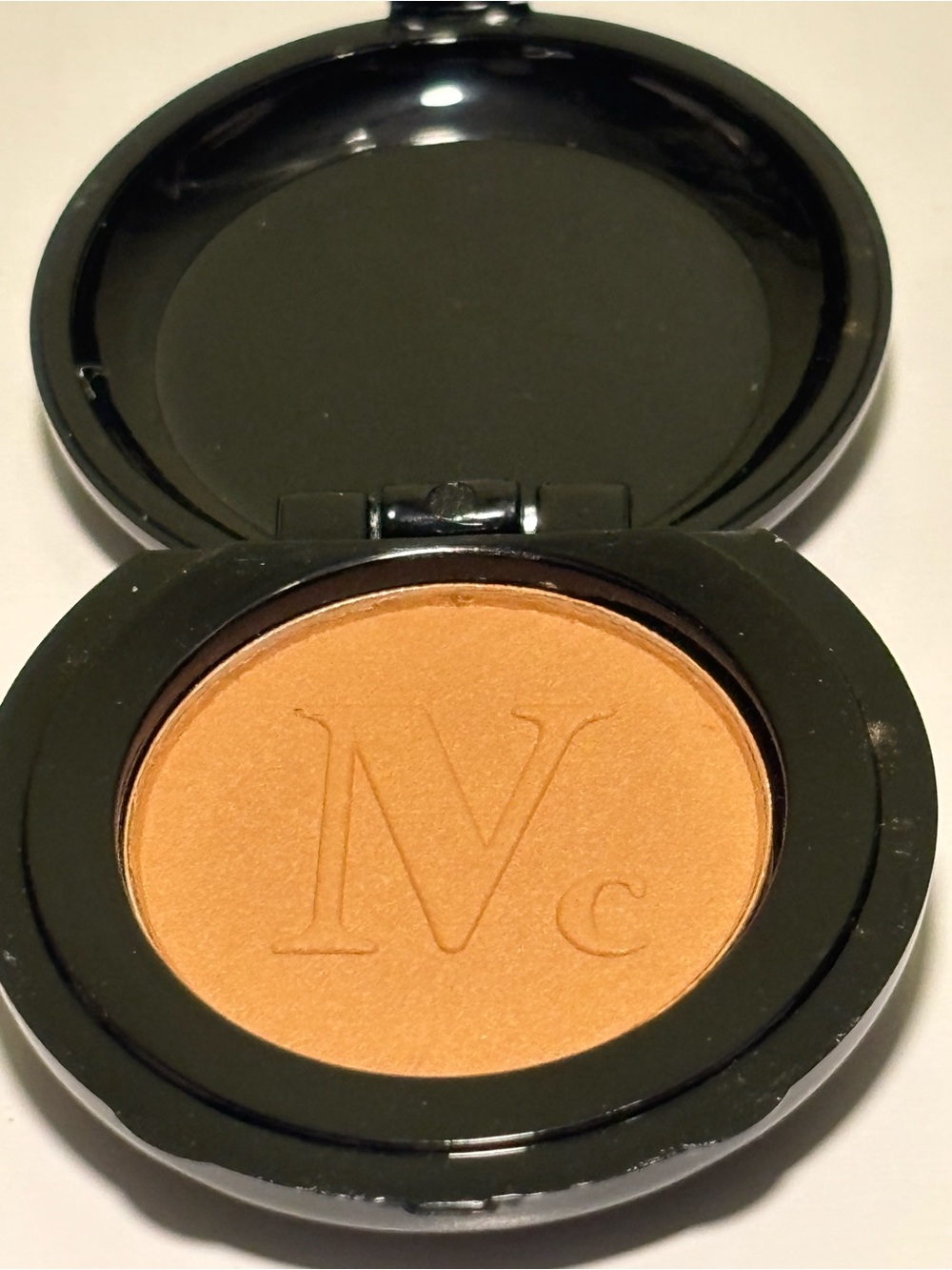 Nomad Face Highlighter Compact in Cantucci